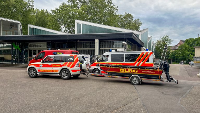 Feuerwehr und DLRG bei einem Rettungseinsatz im Karlsruher Zoo.  (Foto: Einsatz-Report24)