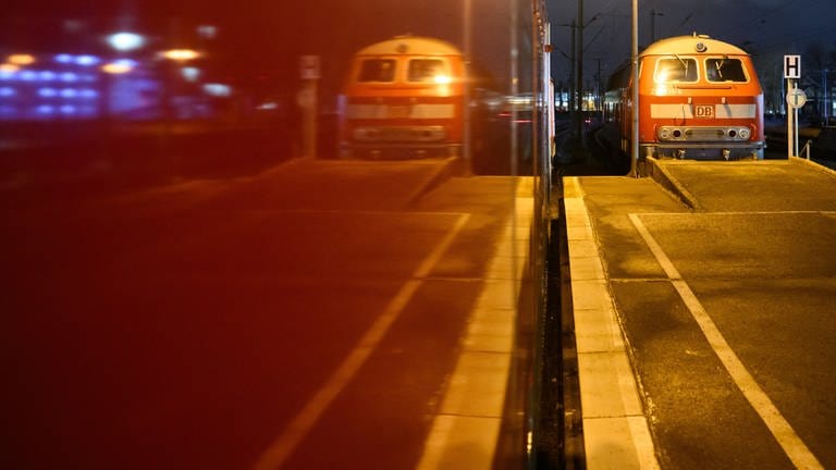 Eine Lok der DB steht auf einemBahnhof. Streik der Bahn hat begonnen (24.Januar 2024).  (Foto: dpa Bildfunk, picture alliance/dpa | Julian Stratenschulte)